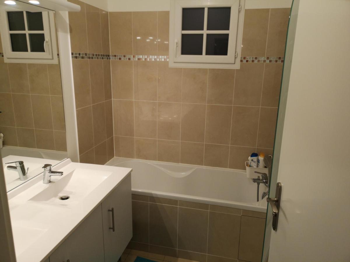 Bienvenus Chez Eric A Montevrain Apartment Bagian luar foto