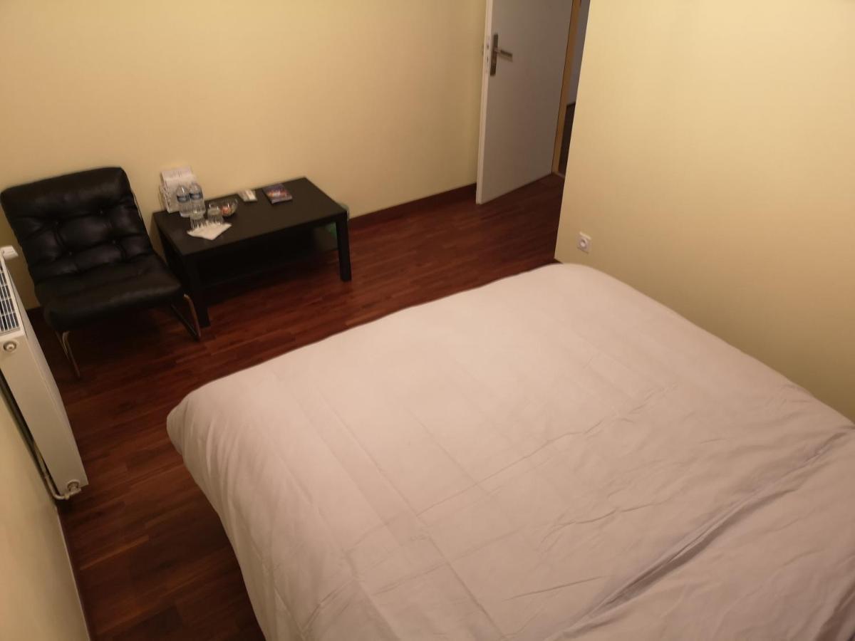 Bienvenus Chez Eric A Montevrain Apartment Bagian luar foto